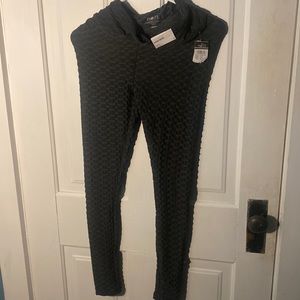 Dark grey leggings,trendy tik tok leggins, never been worn, still has tags
